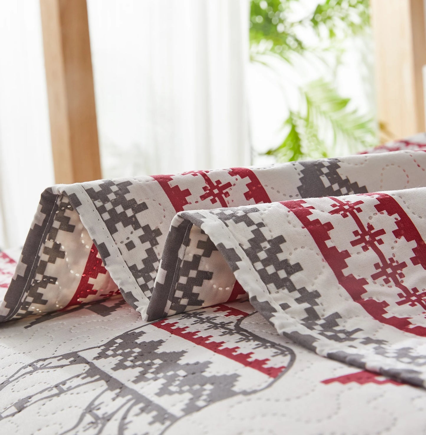 Christmas Red Gray Snowflake Bedding Sets Twin Size Reindeer Quilt Sets Lantarn Bedspread Coverlet Set with 2 Pillow Shams