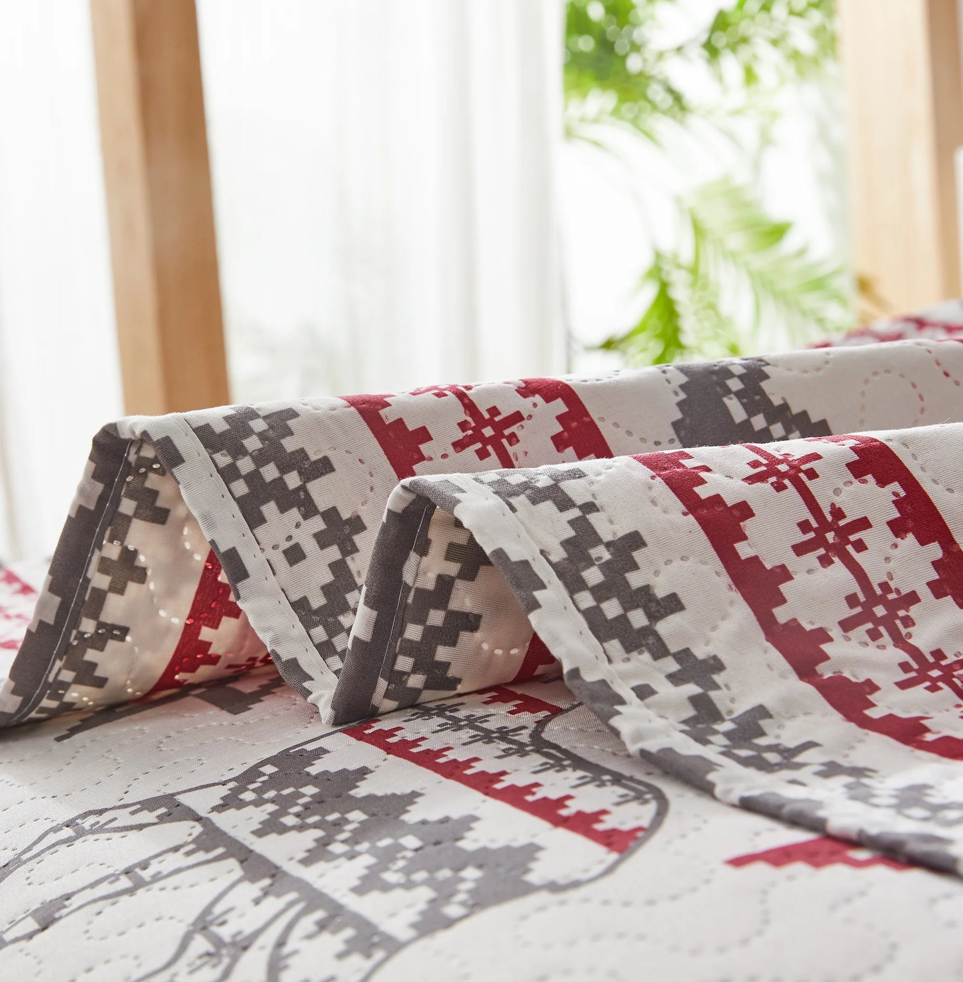 Christmas Red Gray Snowflake Bedding Sets Twin Size Reindeer Quilt Sets Lantarn Bedspread Coverlet Set with 2 Pillow Shams