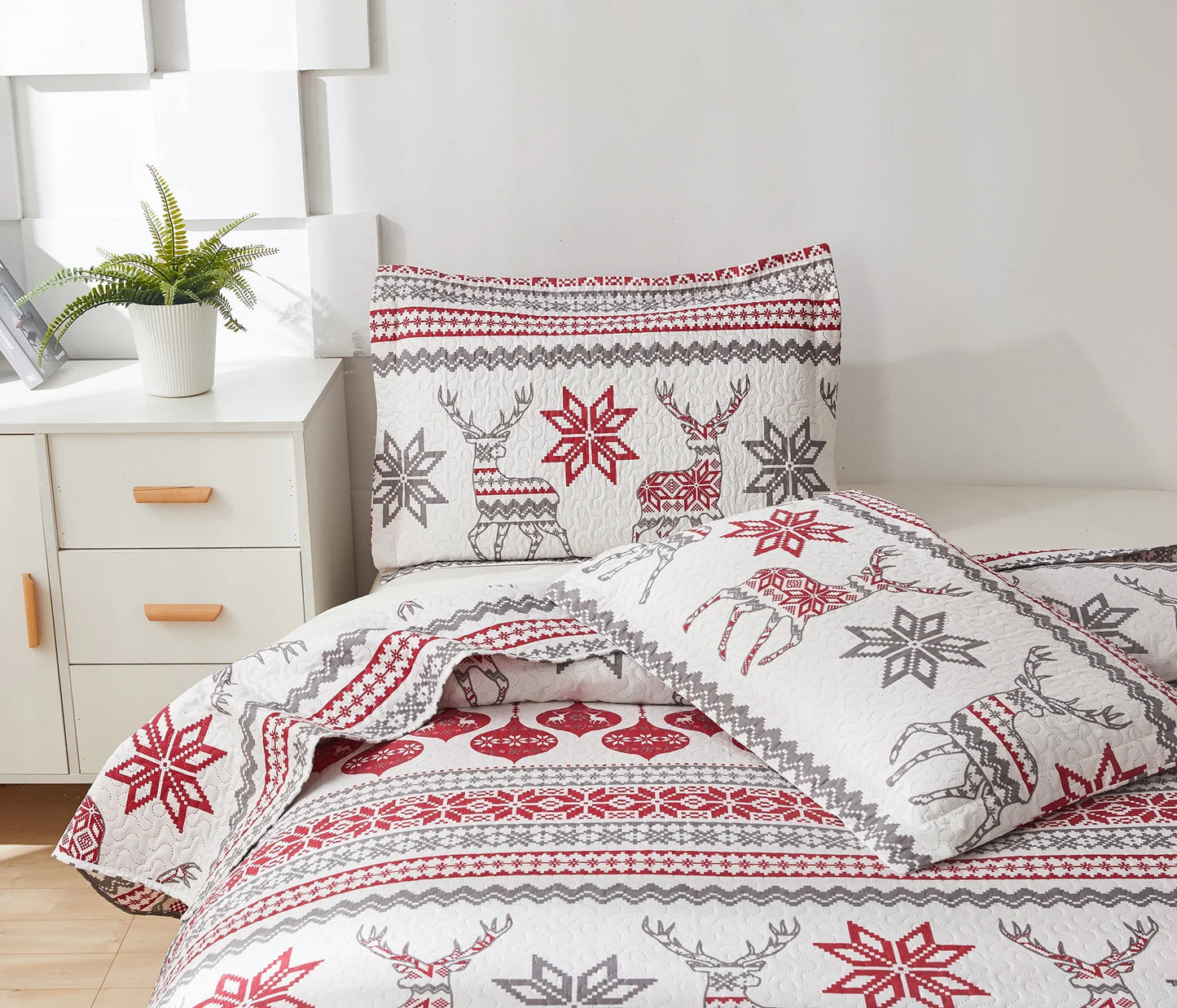Christmas Red Gray Snowflake Bedding Sets Twin Size Reindeer Quilt Sets Lantarn Bedspread Coverlet Set with 2 Pillow Shams