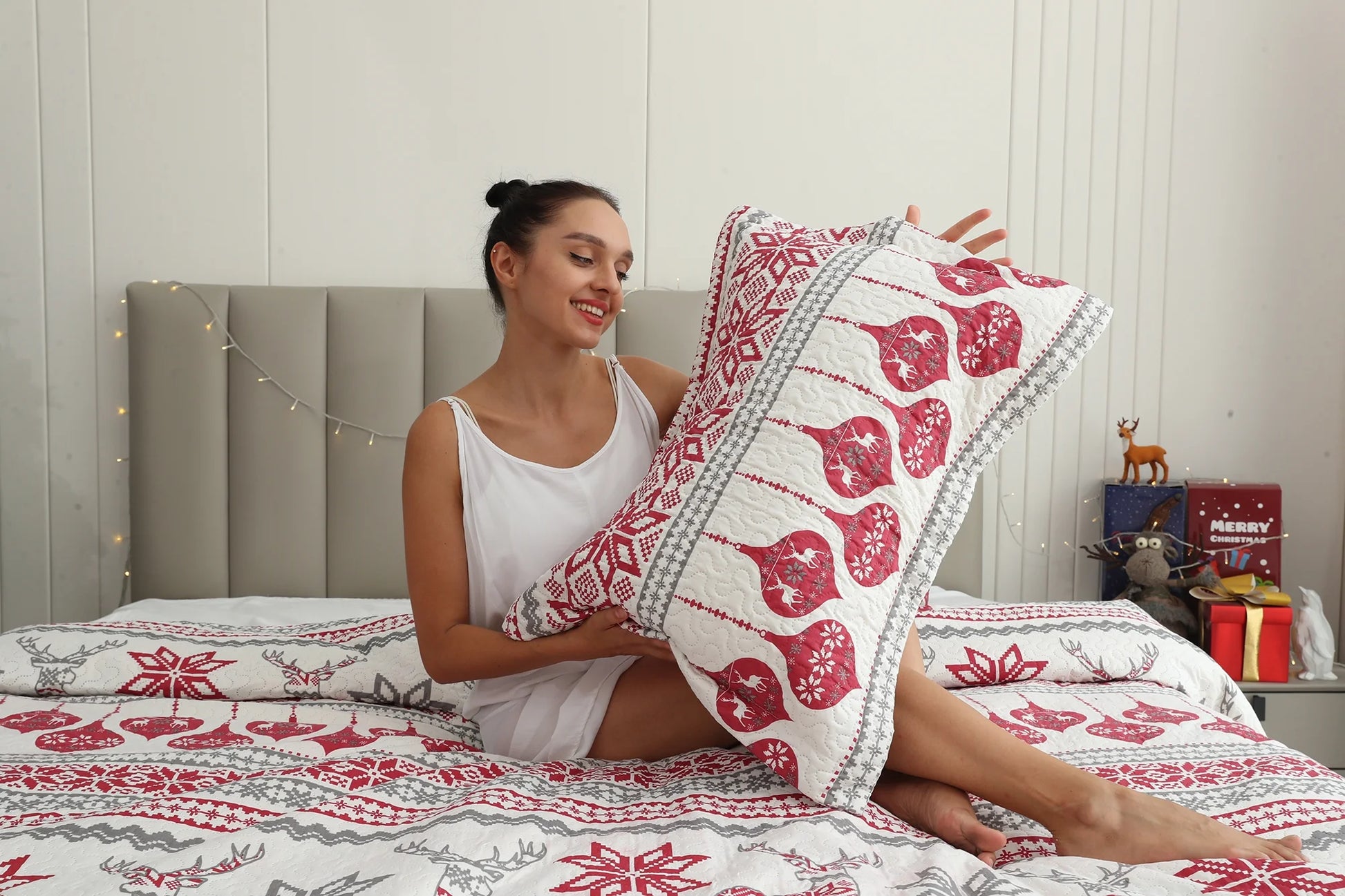 Christmas Red Gray Snowflake Bedding Sets Twin Size Reindeer Quilt Sets Lantarn Bedspread Coverlet Set with 2 Pillow Shams